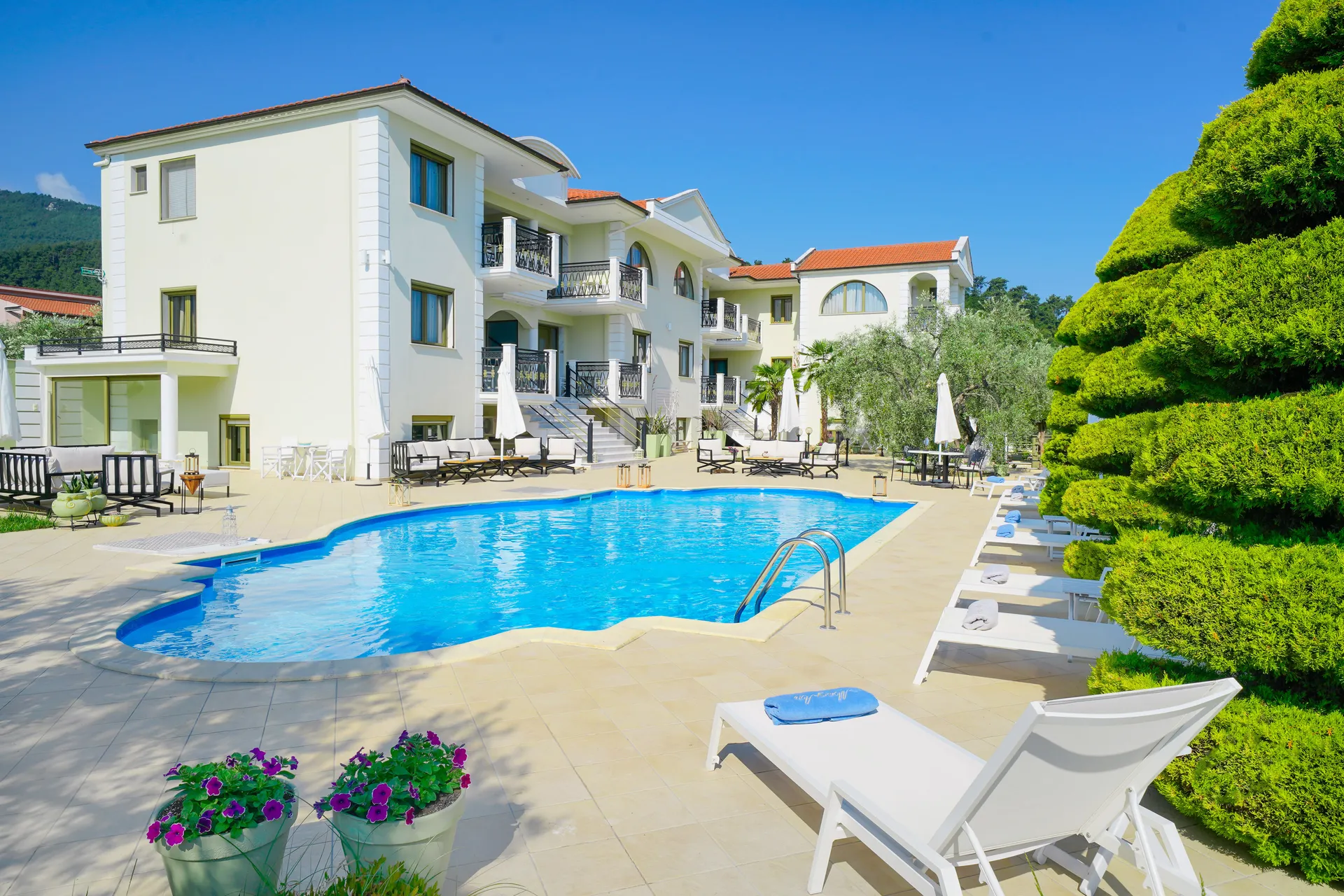 Tiara Holidays - MaryAn Luxury Apartments - bazen